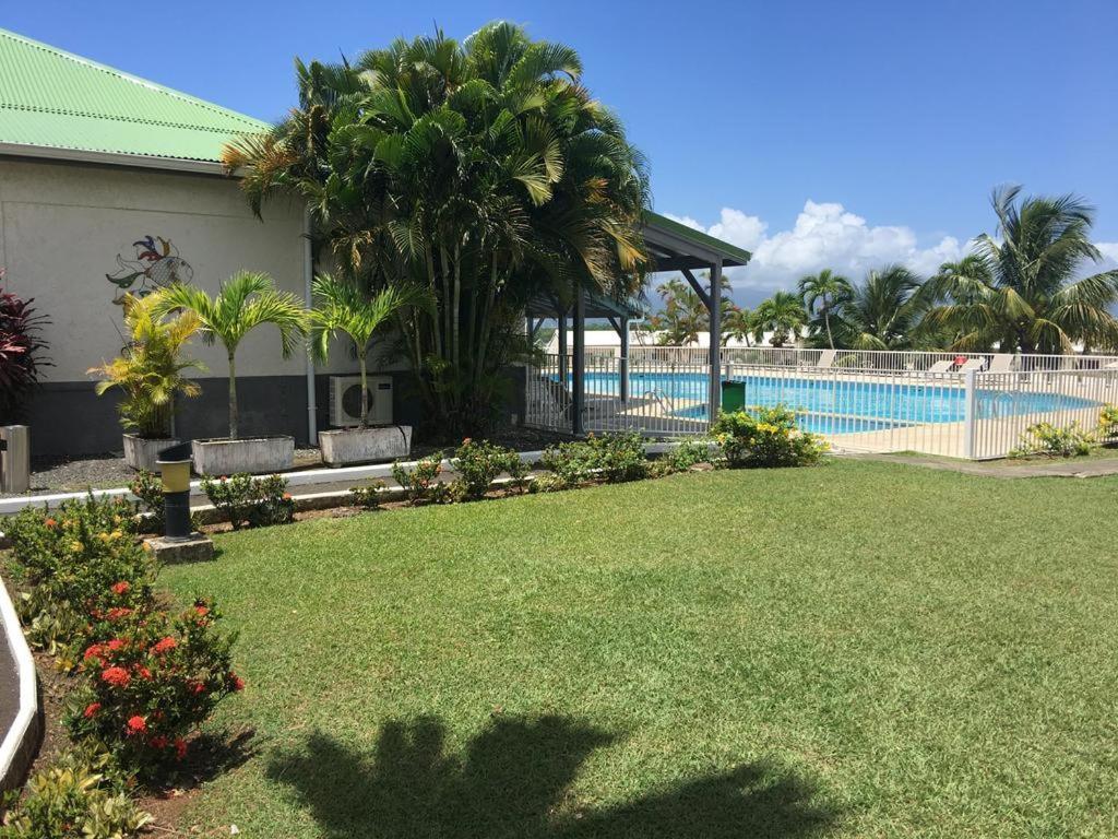 Superbe Studio Avec Piscine, Au Coeur De La Marina! Village Soleil ! Proche Aeroport & Ferry Le Gosier  Exterior foto